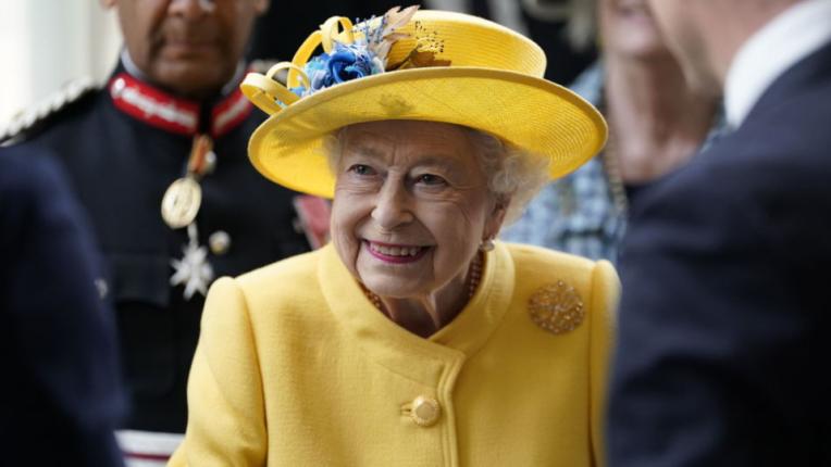кралица Елизабет жълто Лондон метро