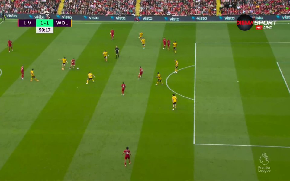 Шест минути след началото на втората част &bdquo;червените&ldquo; пратиха топката