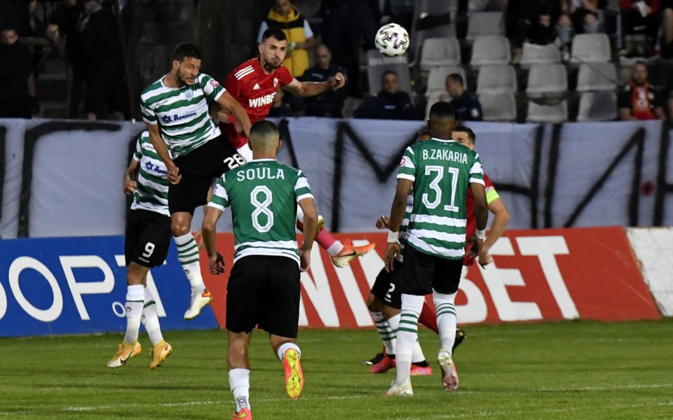 Поне трима чужденци ще пристигнат на &bdquo;Тича&ldquo; във Варна за