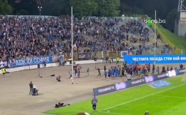 Играчите на Левски празнуват края на сезона с феновете