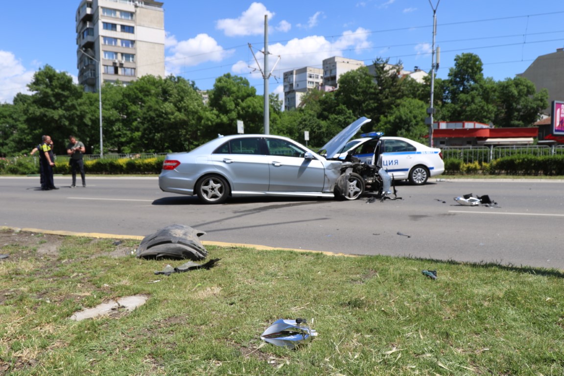 <p>Катастрофа между две коли в София</p>