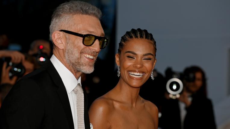  Венсан Касел и Тина Кунаки на аления килим в Кан 