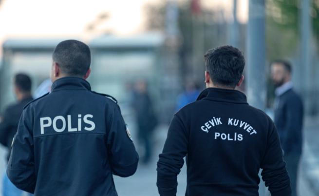 Стрелба по хотел в Истанбул, нападателите се издирват