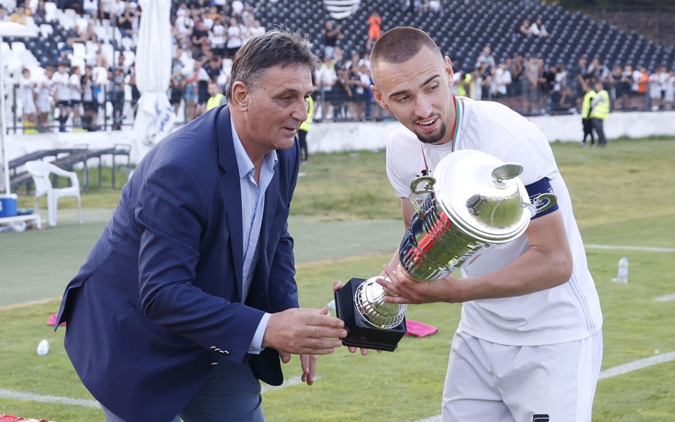 Славия е напът да се раздели с 19-годишния халф Валентин