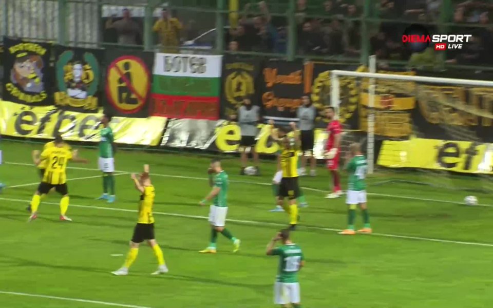 Ботев Пловдив поведе с гол на Мохамед Брахими, който се