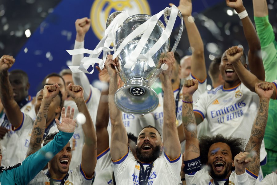 Радостта на футболистите и феновете на Реал Мадрид след спечелването1