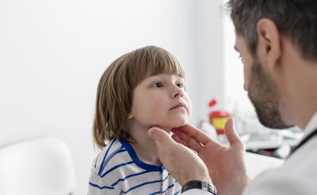 Чрез впръскване в носа: От утре в аптеките ще е налична ваксина срещу грип за деца