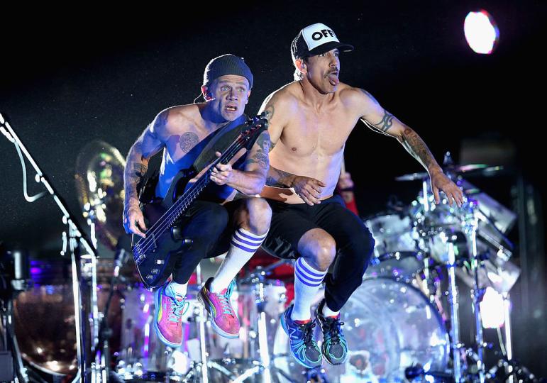 <p><strong>Антъни Кийдис и Флий</strong></p>

<p>Музикантите от Red Hot Chili Peppers празнуват съответно на 1 и 16 октомври</p>