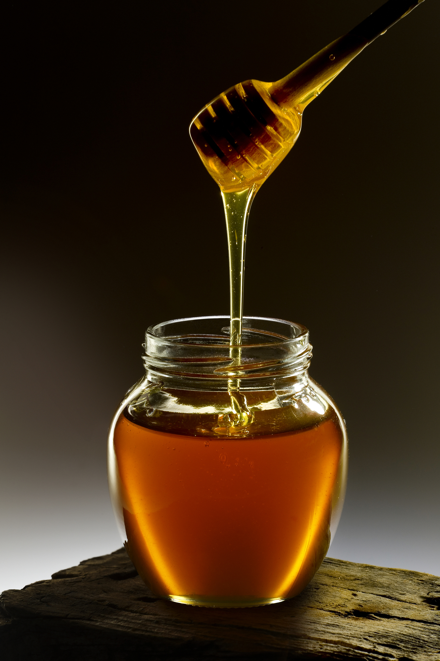<p><strong>Мед</strong></p>

<p>Известно е, че медът се кристализира при ниски температури, а при стайна температура той ще издържи много по-дълго, отколкото си мислите.</p>