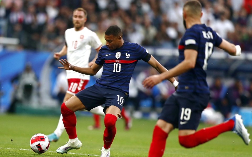 Съставите на Франция и Дания играят при резултат 0:0 в