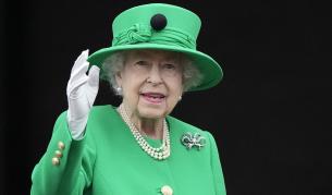"Със или без короната, тя бе олицетворение на благородството": Звезди почетоха кралица Елизабет II