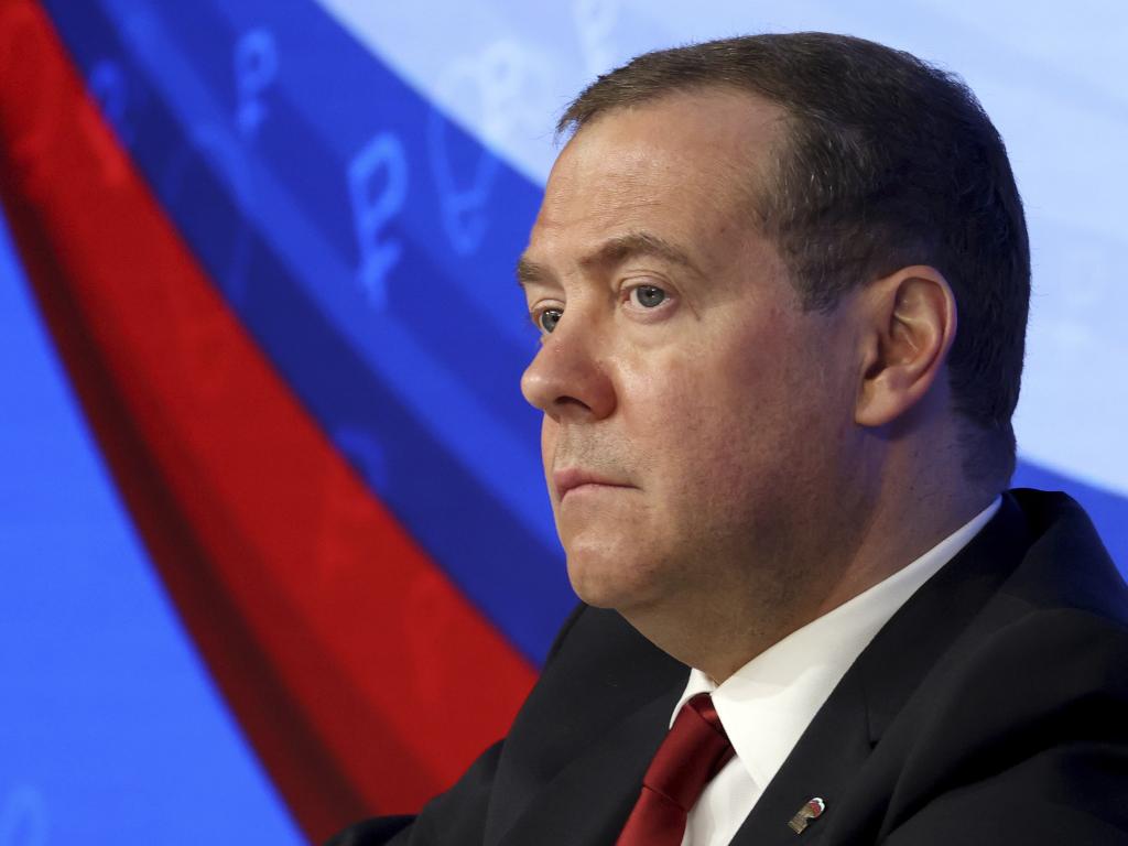 Вчетвъртък бившият руски президент Дмитрий Медведев предупреди Франция че Русия