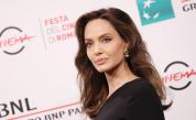 Анджелина Джоли шокира: Наех наемен убиец, да отнеме живота ми през 1997 година