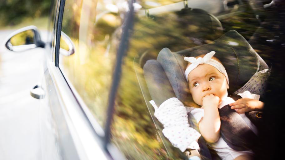 С бебе на път – 5 практични и важни продукта, които да вземете с вас