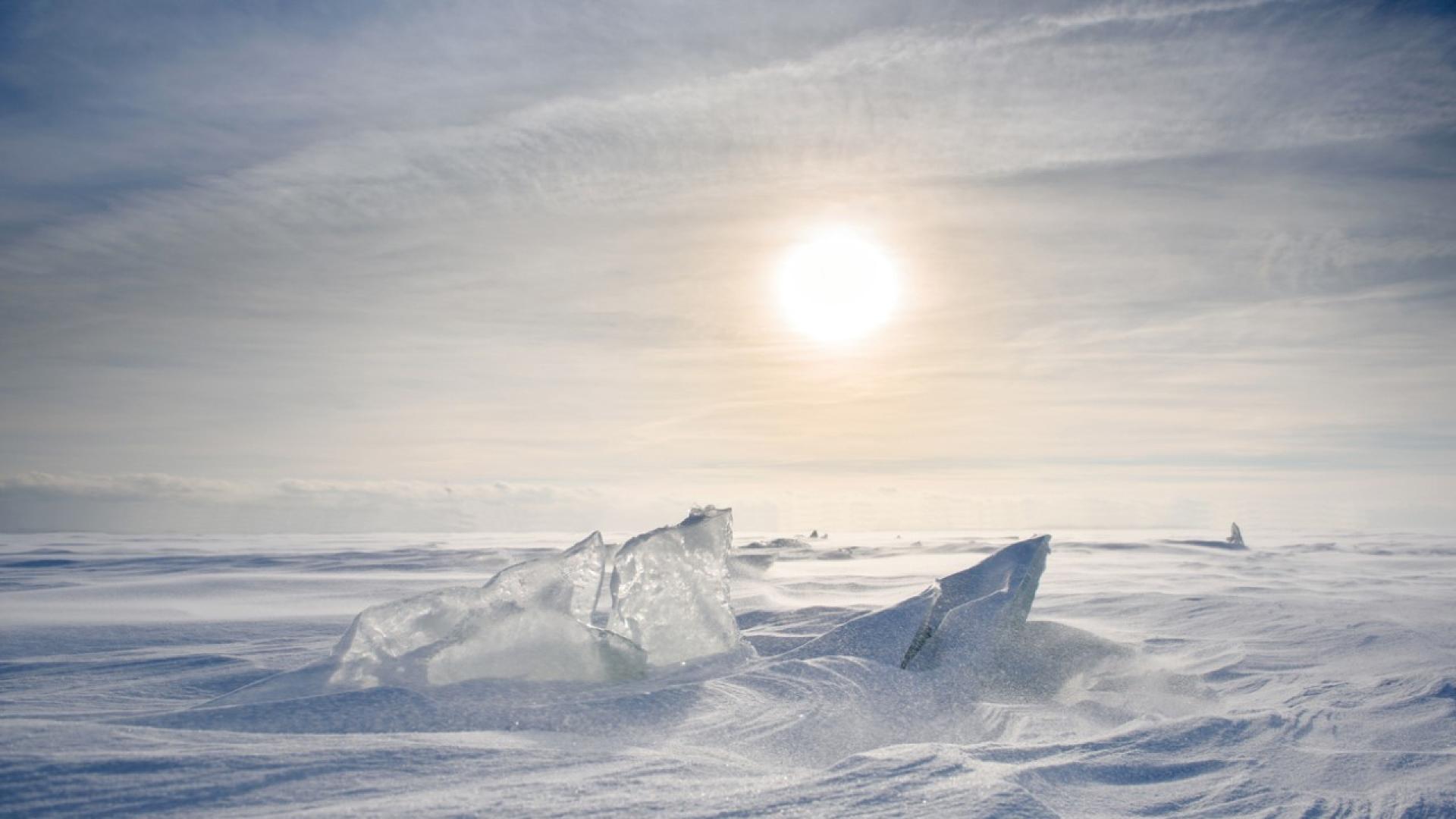Загадъчни радиосигнали открити сред леда на Антарктида озадачиха физиците на
