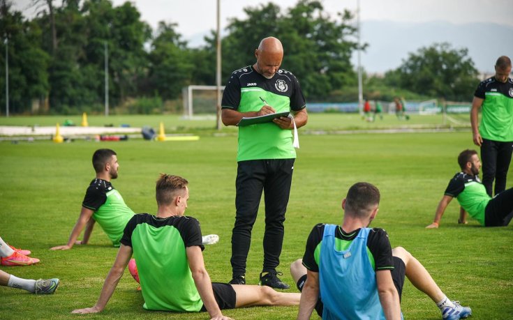 Хебър задържа двама младоци