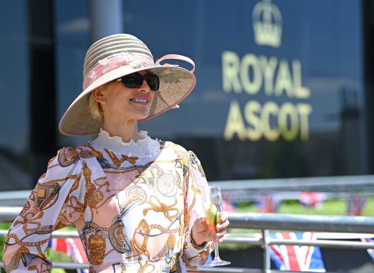 <p>Най-впечатляващите шапки от ден 1 на конните надбягвания Royal Ascot</p>