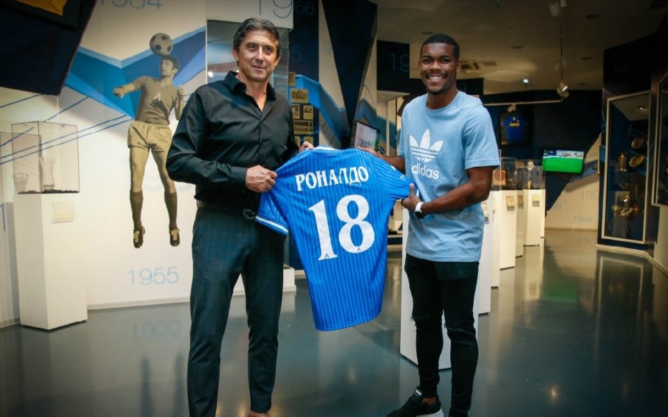 Левски подписа договор с нападателя Роналдо Сезар Соареш Дос Сантос.