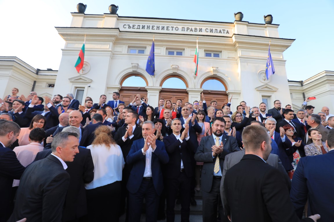 <p>Протест в подкрепа на Никола Минчев пред парламента</p>