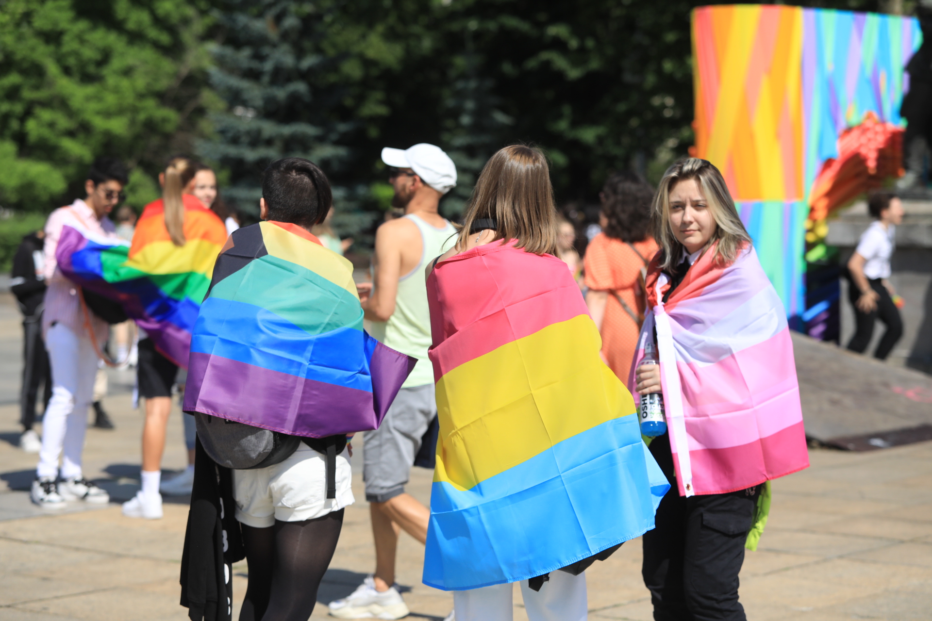 <p>Граждани се присъединиха към &quot;София Прайд 2022&quot;. Шествието в подкрепа на ЛГБТИК+ общността (лесбийки, гей, бисексуални, транс, интерсекс и куиър хора) се провежда за 15-и пореден път в столицата.</p>