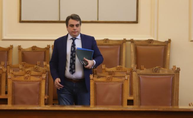 Асен Василев: Нескопосани са мотивите за вота на недоверие
