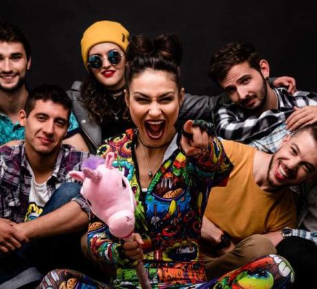 Керана е една от най цветните различни и харизматични певици у