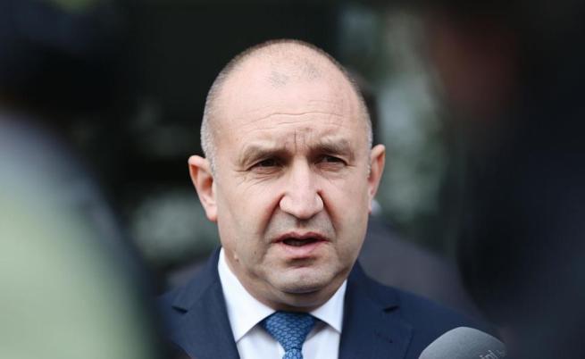 Радев: Петков призна, че България изнася оръжия за Украйна
