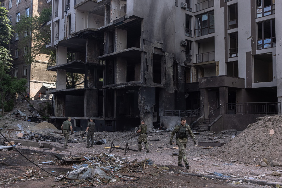 <p>Най-малко 5 ранени в Киев при ракетния удар по жилищна сграда</p>
