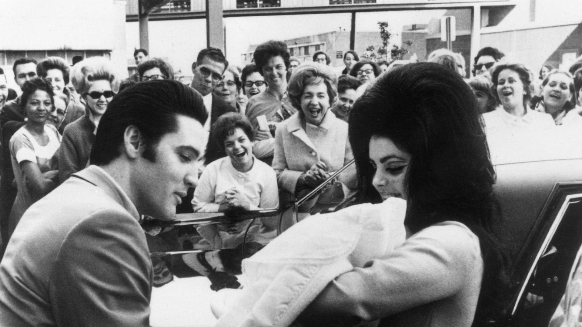 Вновите си мемоари Присила Пресли признава че Елвис ѝ е предложил