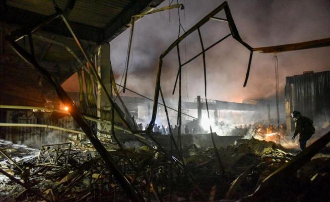 Расте броят на убитите при ракетния удар срещу мол в Украйна
