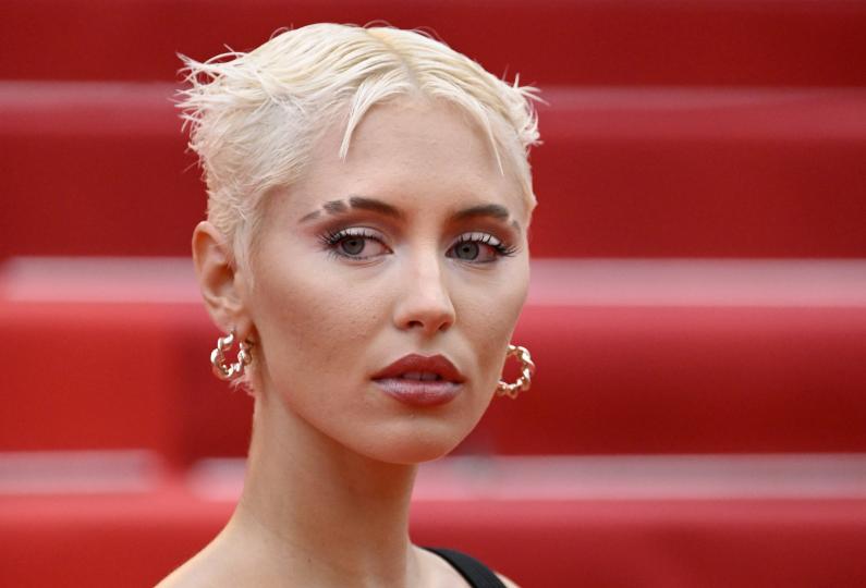 Дъщерята на Джъд Лоу, която покорява модните подиуми: Айрис Лоу