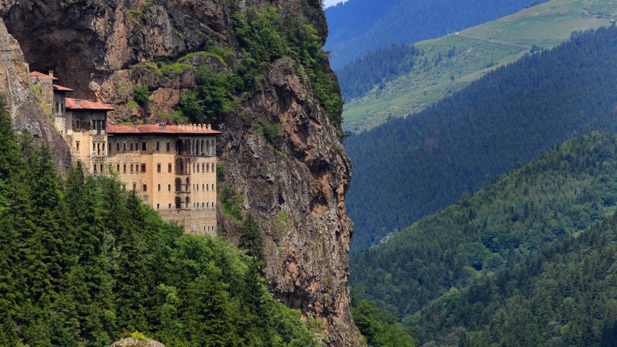 Soumela Monastery - православен манастир, намиращ се в планината Карадаг