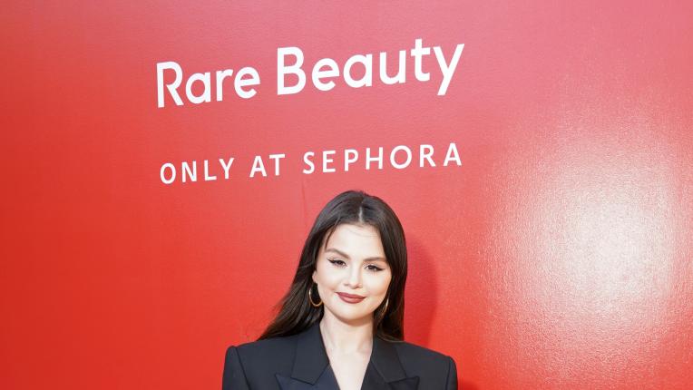  Селена Гомес в две прелестни визии през юни 