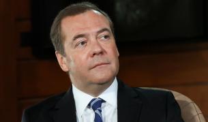 Медведев заплаши Франция и Великобритания със „специални боеприпаси“
