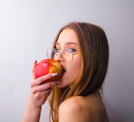 Ябълката е един от най харесваните и консумирани плодове Освен