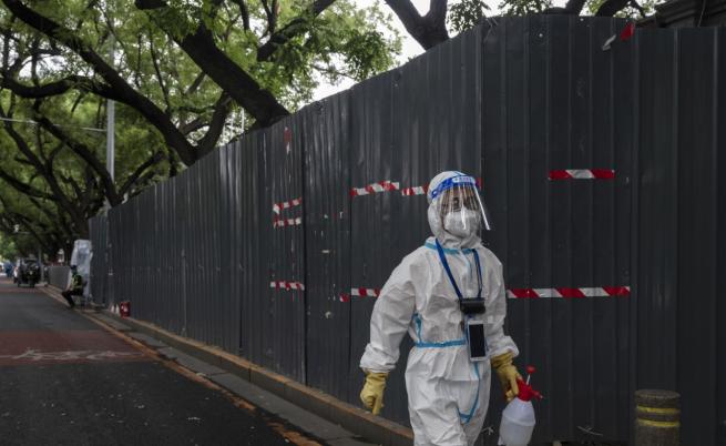 Пекин засилва мерките срещу COVID: Броят на заразените се увеличава четворно