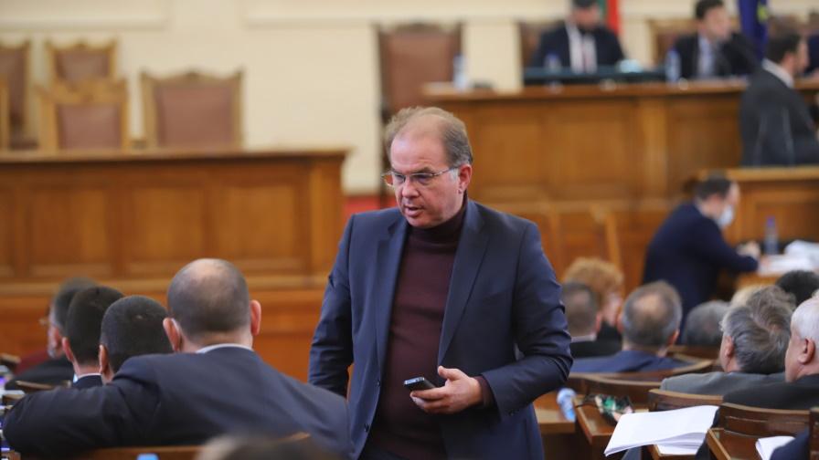 Чолаков: Невъзможно е депутати на ГЕРБ да подкрепят правителството на Василев