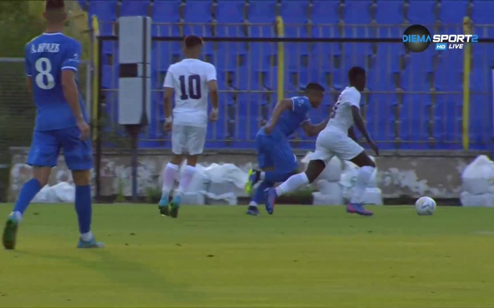 В 64-ата минута "сините" удвоиха аванса си. Кръстев намери на