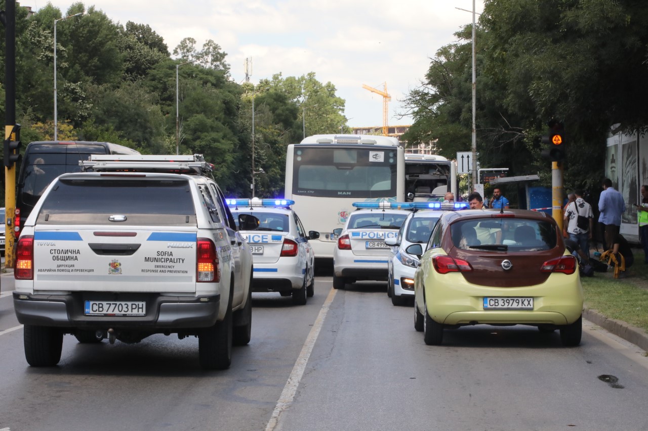 <p>Два автобуса на градския транспорт се удариха в София</p>