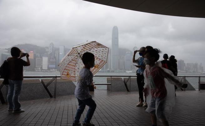 Евакуации, жертви, щети за милиони: Мощни бури бушуват в Китай