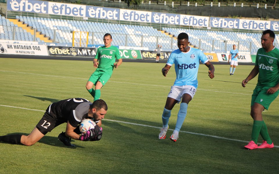 Нападателят Ласана Н&rsquo;Диайе вече официално е част от Арда Кърджали.