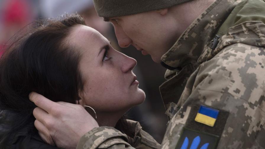 Любов по време на война: 102 хиляди брака са сключени в Украйна за 6 месеца