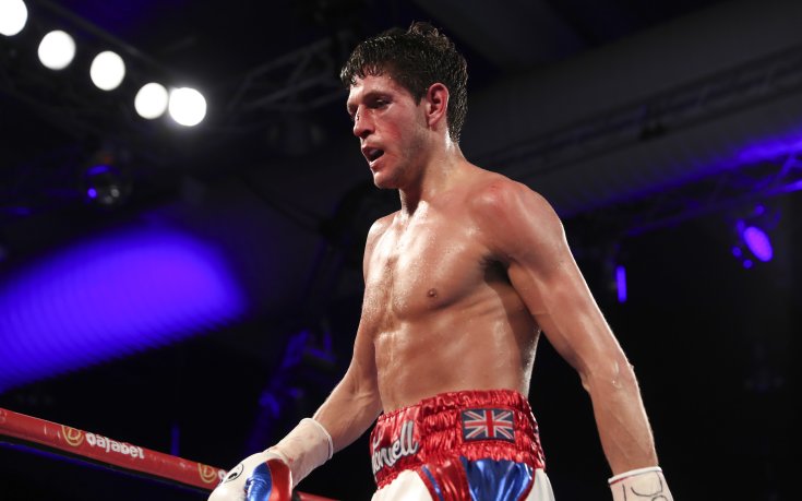 Варгас преодоля нокдаун, взе титлата в категория перо