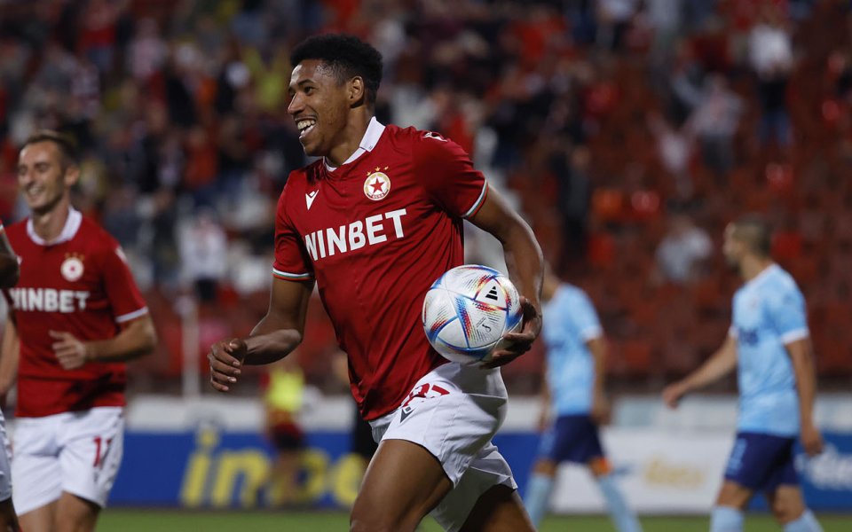 Реализиралият хеттрик Маурисио Гарсес се поздрави с приза Играч на