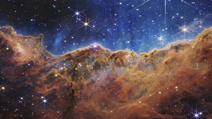 НАСА показа снимки, направени от космическия телескоп "Джеймс Уеб". "Всяко изображение е ново откритие", заяви ръководителят на НАСА Бил Нелсън. Те "ще дадат на човечеството изглед към Вселената, каквато никога не сме я виждали преди". 