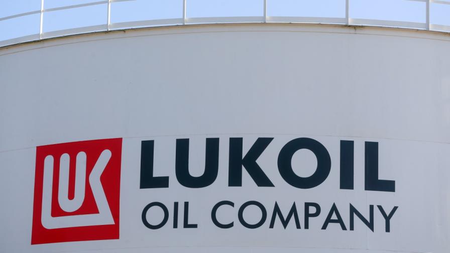 "Лукойл" опроверга, че доставя гориво за Украйна от България