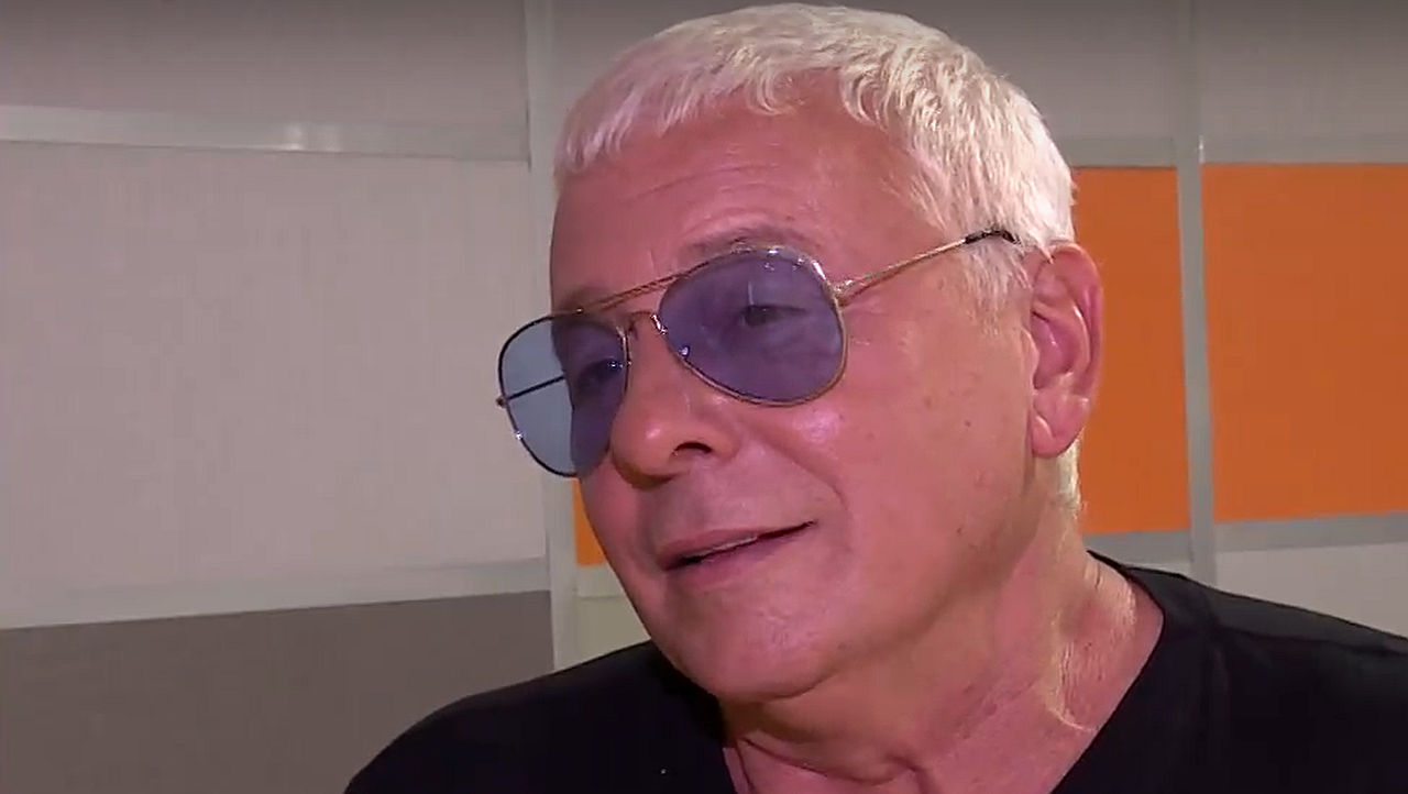 Певецът Стенли е в болница