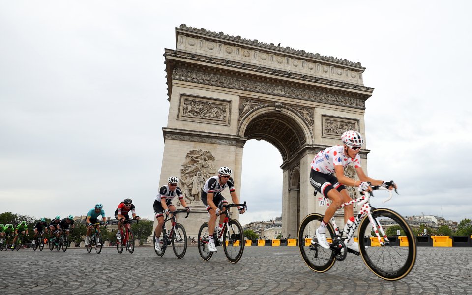 Отстраниха пореден състезател от Тур дьо Франс заради COVID-19