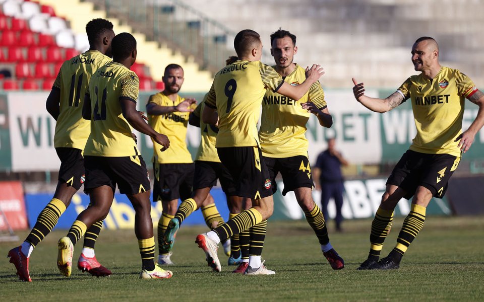 Нападателят на Ботев Пловдив Антоан Бароан не замина с отбора