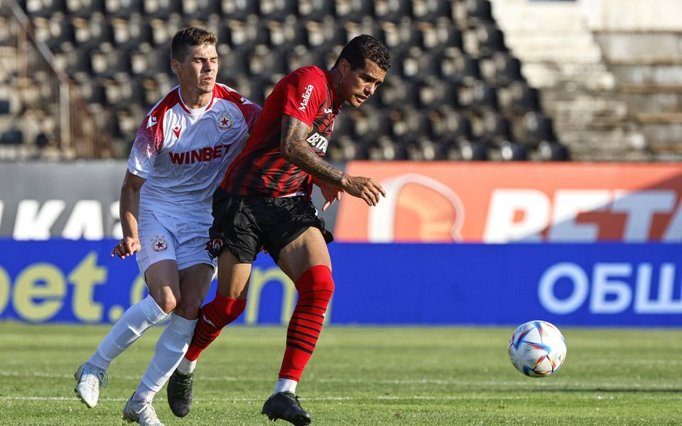 Джонатан Линдсет ще бъде играч на ЦСКА, съобщава Евроспорт. Ако